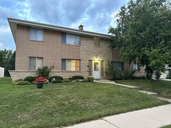 Building Photo - 720 Lakeview Ave