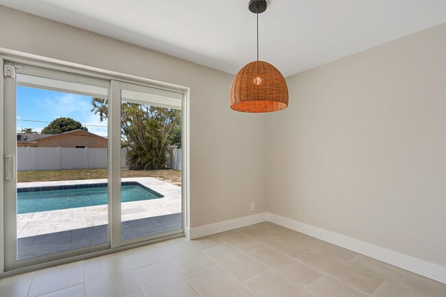 Building Photo - 3898 Holly Dr