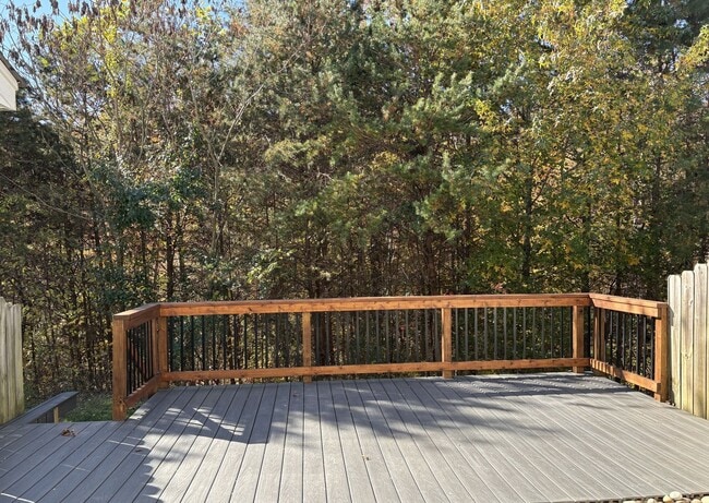 Building Photo - 2 Bedroom, 2.5 Bathroom Townhouse in Green...