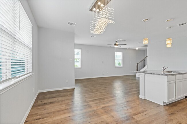 Building Photo - 3902 Deledda Dr