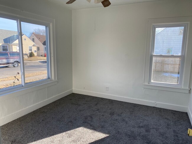 Building Photo - 3 Bedroom 2 Bath Home In Roseville