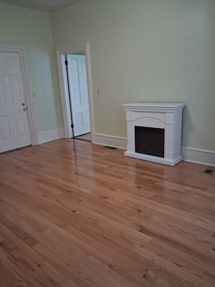 Building Photo - 33 Kinsley St