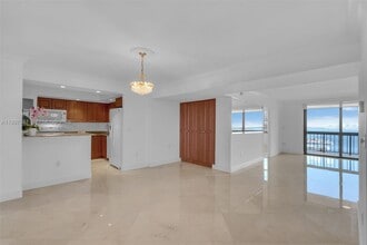 Building Photo - 2333 Brickell Ave