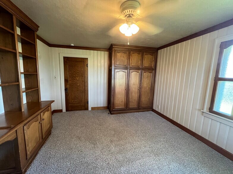 Building Photo - 3215 E 67th St