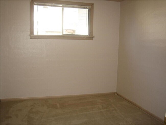 Building Photo - Charming 2BR Home with Spacious Yard, Detached Garage & Garden Oasis