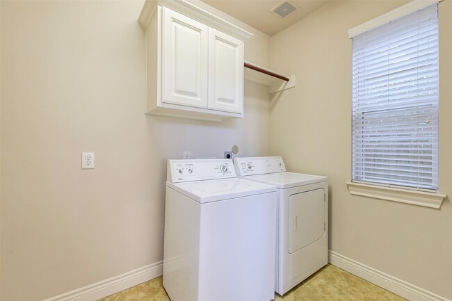 Building Photo - 27906 Colonial Point Dr