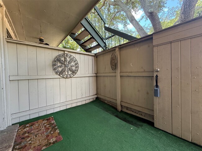 Building Photo - 845 Augusta Dr