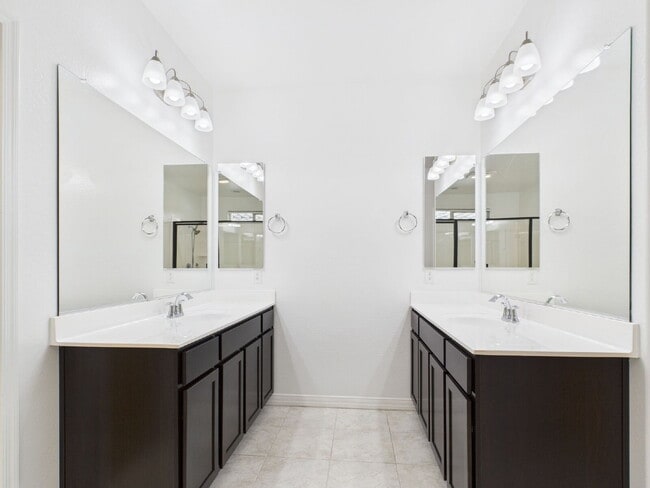 Building Photo - Resort Style Living in Estrella Mountain Ranch