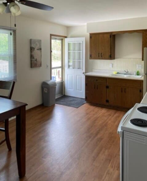 Kitchen with private entrance - 431 NW Barstow St