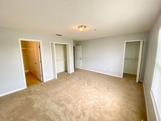 Building Photo - 3/2.5 Townhouse For Rent in SouthMeadow