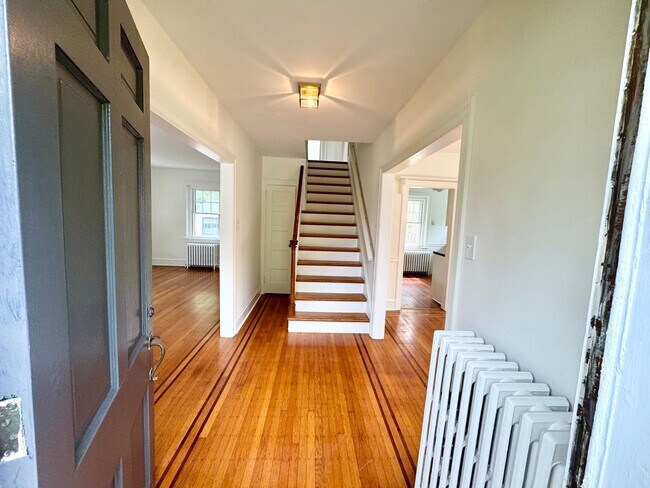 Building Photo - 514 Tennis Ave