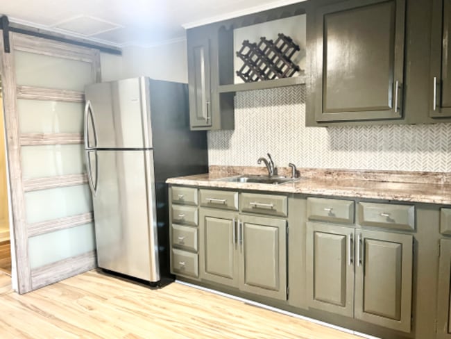 Building Photo - 143 Main St