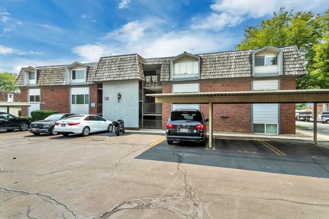 Building Photo - 1671 Hickory Ln