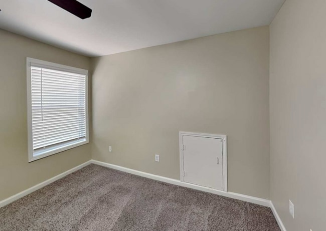 Building Photo - 2182 Moorewood Ln S E
