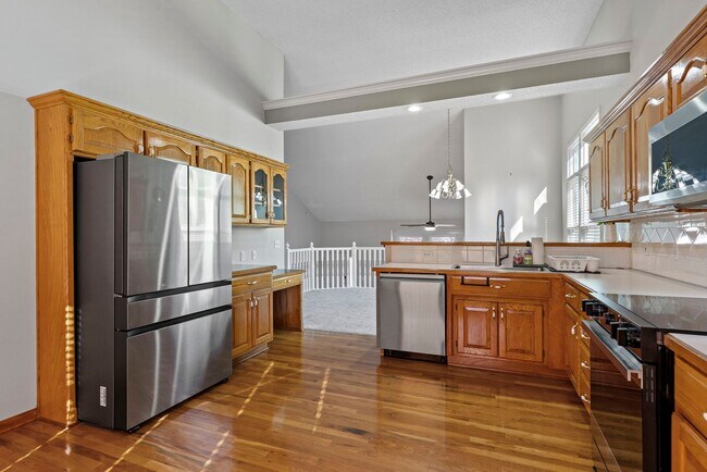 Building Photo - Four Bedroom Home Available in Overland Park