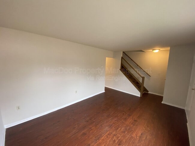 Building Photo - 928 Bellows Ave