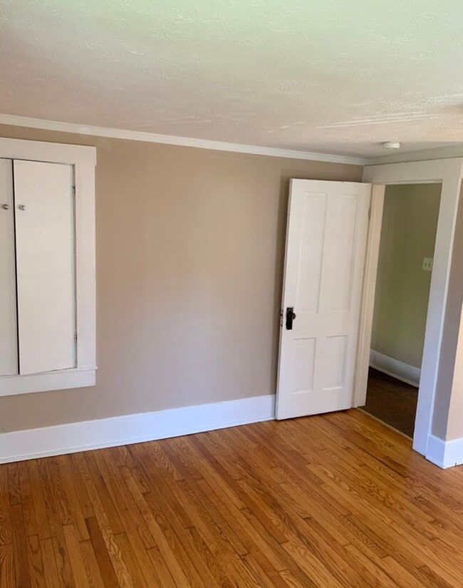 Building Photo - 0211 11th St