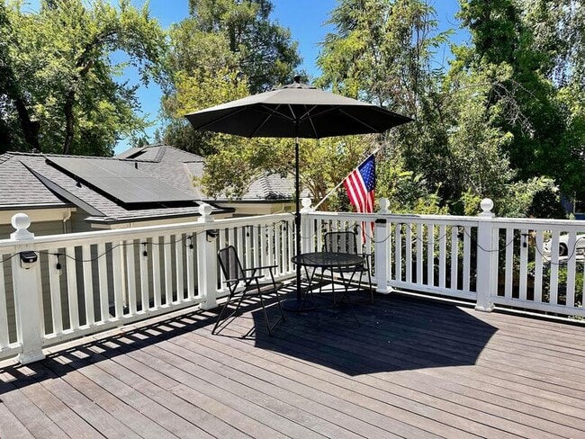 Building Photo - 212 Nevada St