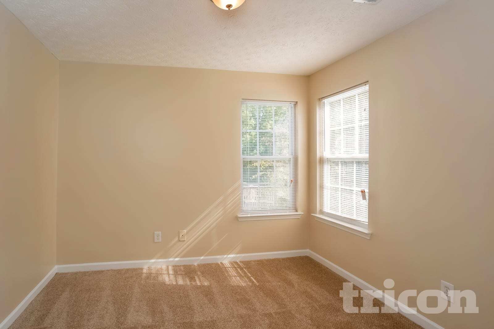 Building Photo - 120 Dairyland Dr