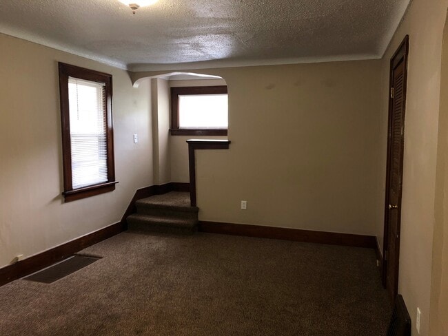 Building Photo - 3406 Robinwood Dr