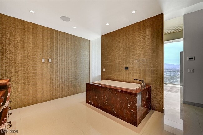 Building Photo - 3750 S Las Vegas Blvd