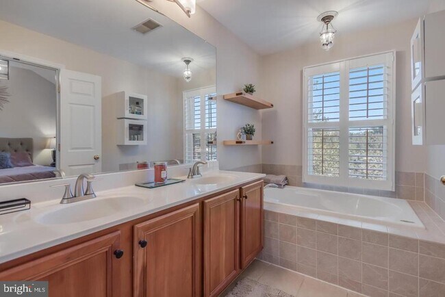 Building Photo - 642 Belmont Bay Dr