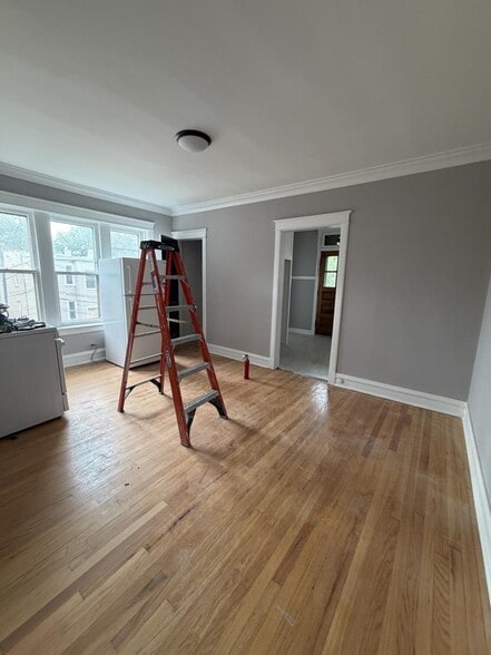 Building Photo - 3931 N Kostner Ave