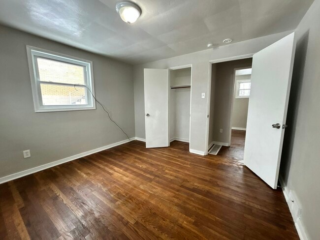 Building Photo - 215 Erhardt Dr