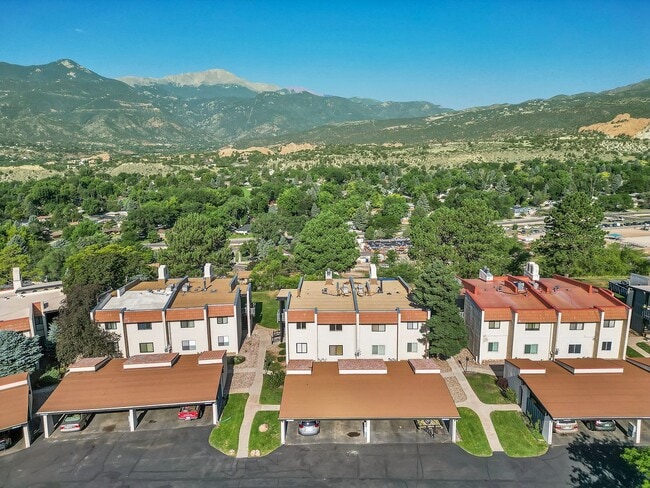 Building Photo - 1058 Fontmore Rd
