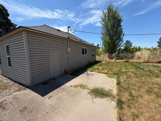 Building Photo - 3 Bedroom house on U&D Nursery Property!