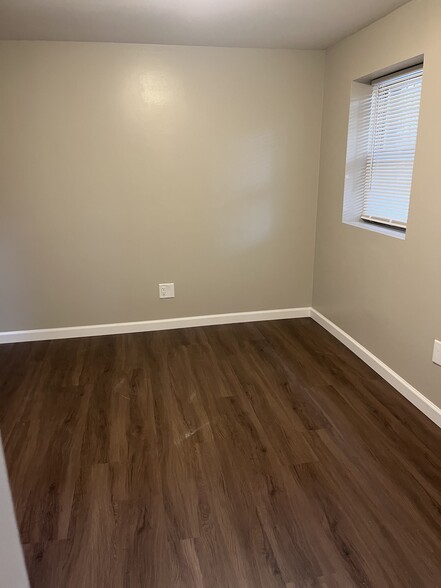 Building Photo - 1521 N Springfield Ave