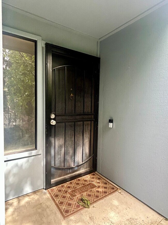 Building Photo - Private location!  SkyWest Townhome for rent