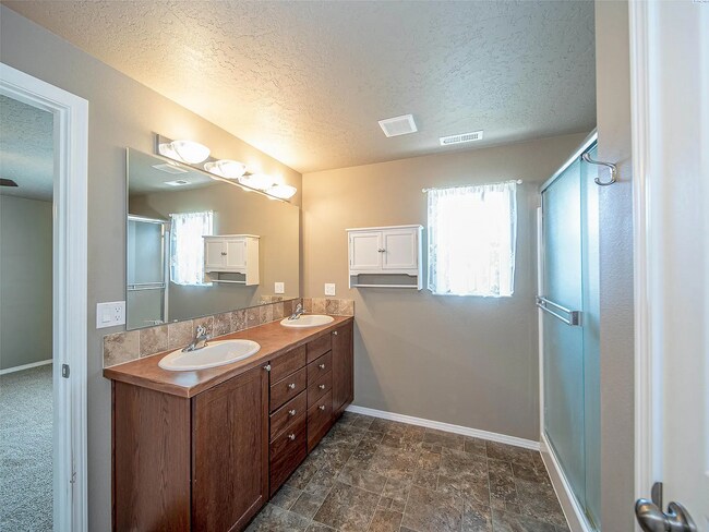 Building Photo - Luxury Kennewick Home for Lease – Elegant ...