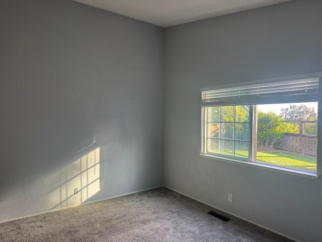 Building Photo - 209 Riverview Dr