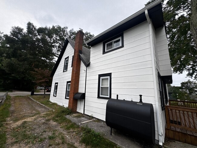 Building Photo - 1027 West St