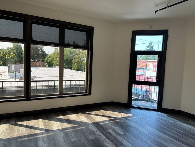 Building Photo - 339