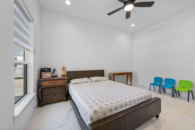 Building Photo - 3304 Belted Galloway St