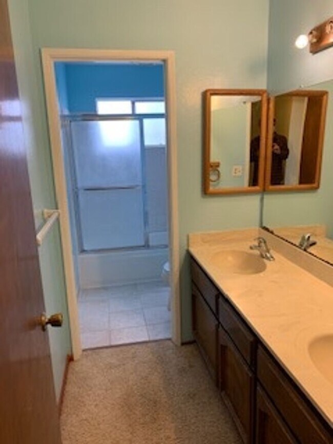 Building Photo - 4 Bedroom 2.5 Bath  with loft ,office, and sauna