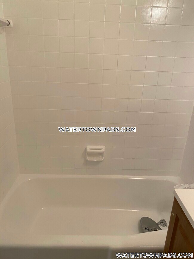 Building Photo - 245 Main St