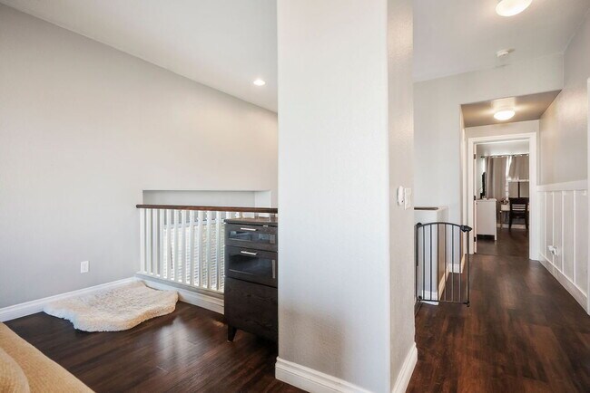 Building Photo - "Spacious 4-Bed Oasis with Outdoor Kitchen & Hardwood Elegance in North Las Vegas!"