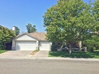 Building Photo - Executive 4 Bedroom 2.5 Bath, 2400 sft. El...