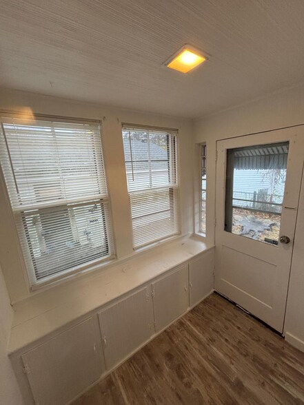 Building Photo - 697 Willett Ave