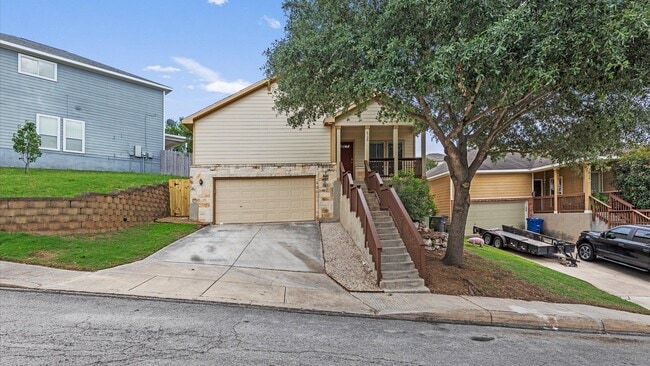 Building Photo - Beautiful One-Story Home in Monterrey Village!