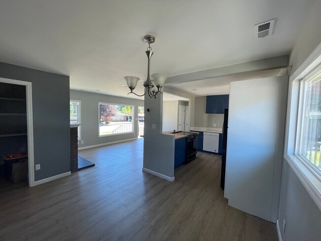 Building Photo - 7216 Beverly Ln