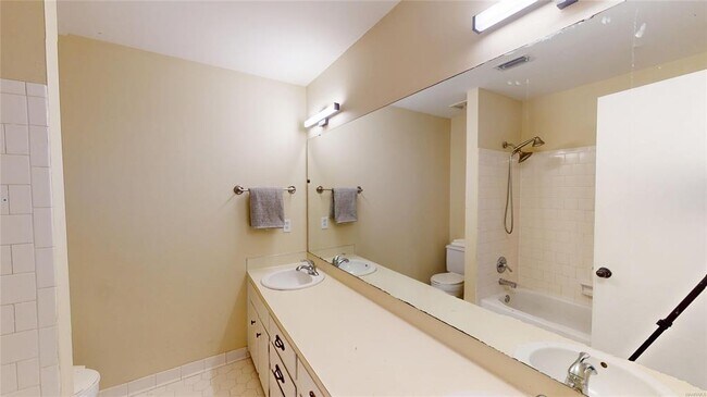 Building Photo - 710 Old Creek Rd