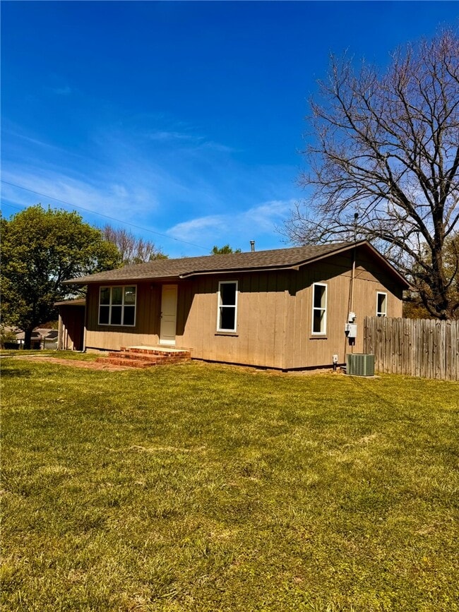 Building Photo - 803 E Greenfield St