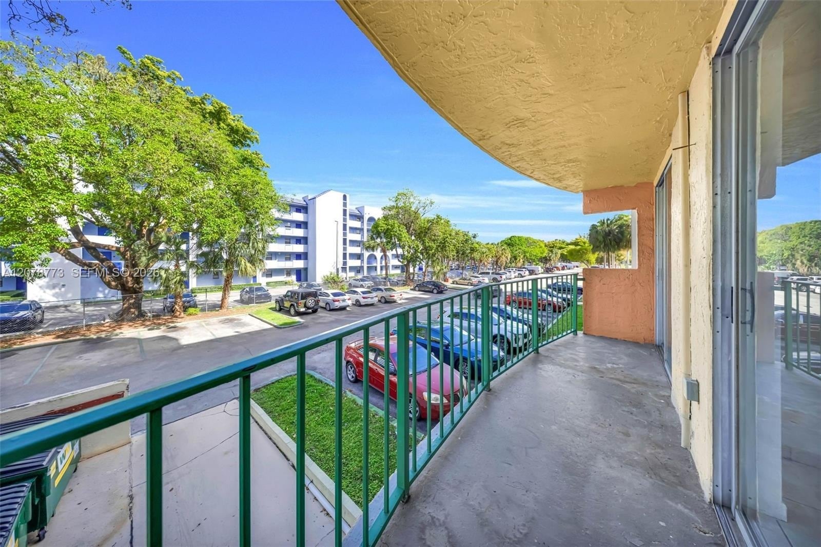 Building Photo - 9360 Fontainebleau Blvd