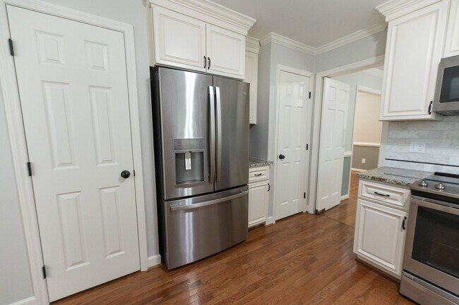 Building Photo - 5517 Robinridge Rd