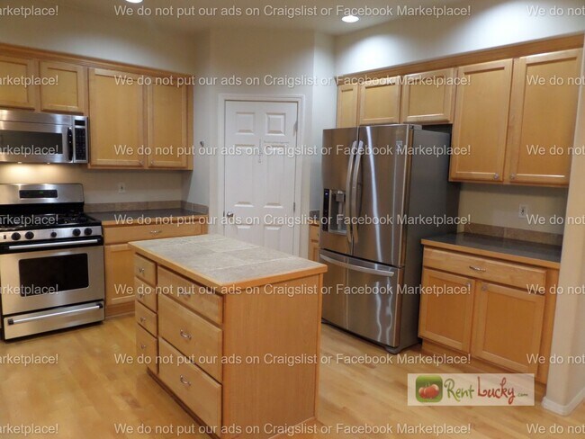 Building Photo - Meticulously Maintained 4-Bedroom Home in Sought-After Bothell Location!