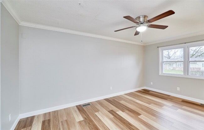 Building Photo - 2402 Savoy Dr